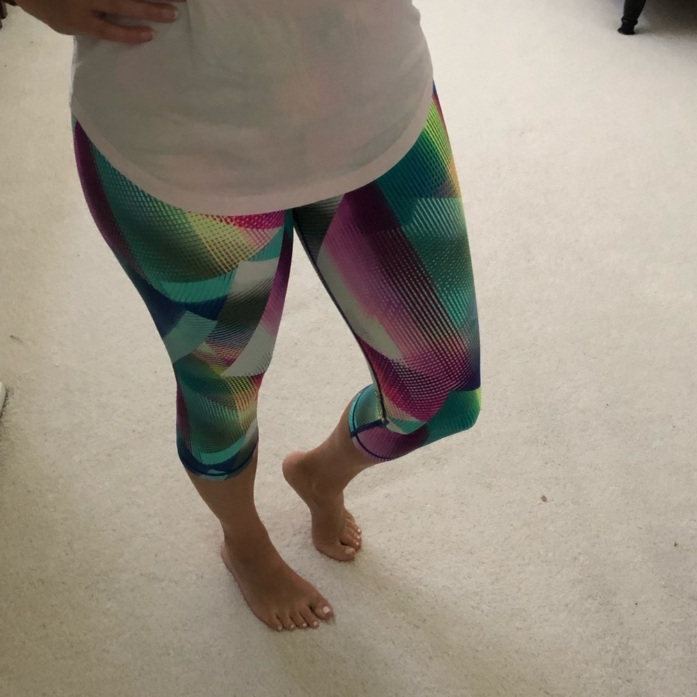 Victoria’s Secret VSX knockout crop leggings - Picture 6 of 6